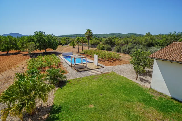 Weitläufiger Außenbereich der Finca auf Mallorca