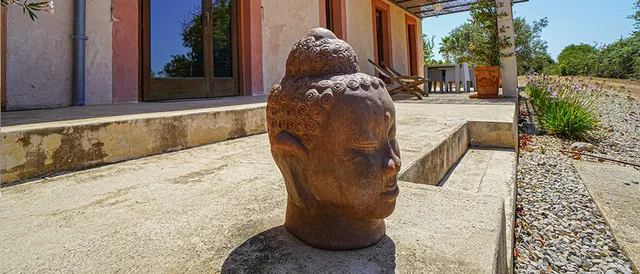 Buddha-Statue im Garten